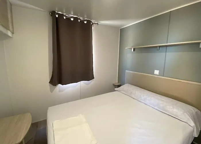 Mobil A Pour 8 Pers. - Api-1-52-1922 *