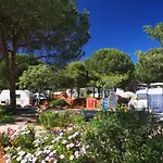 Camping Mobil A Pour 8 Pers. - Api-1-52-1922 *